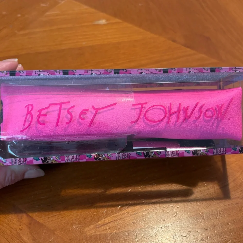Betsey Johnson 4pc Cosmetic Brush Kit with Case
